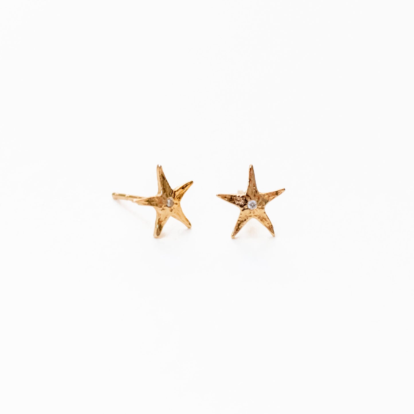 Close-up of five-pointed sea star design with diamond showing geometric detail